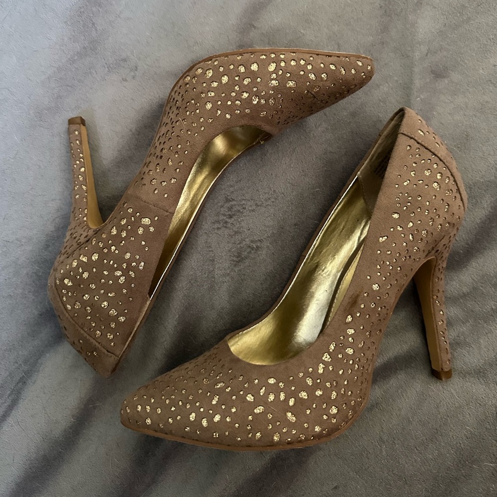 Elegant Brown High Heels with Gold Accents